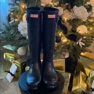 Hunter Tall Reptile Boot sz9
